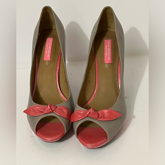 Isaac Mizrahi | Taupe and Pink Peep-Toe Stilettos with bows - Size 9.5 - Picture 3 of 16